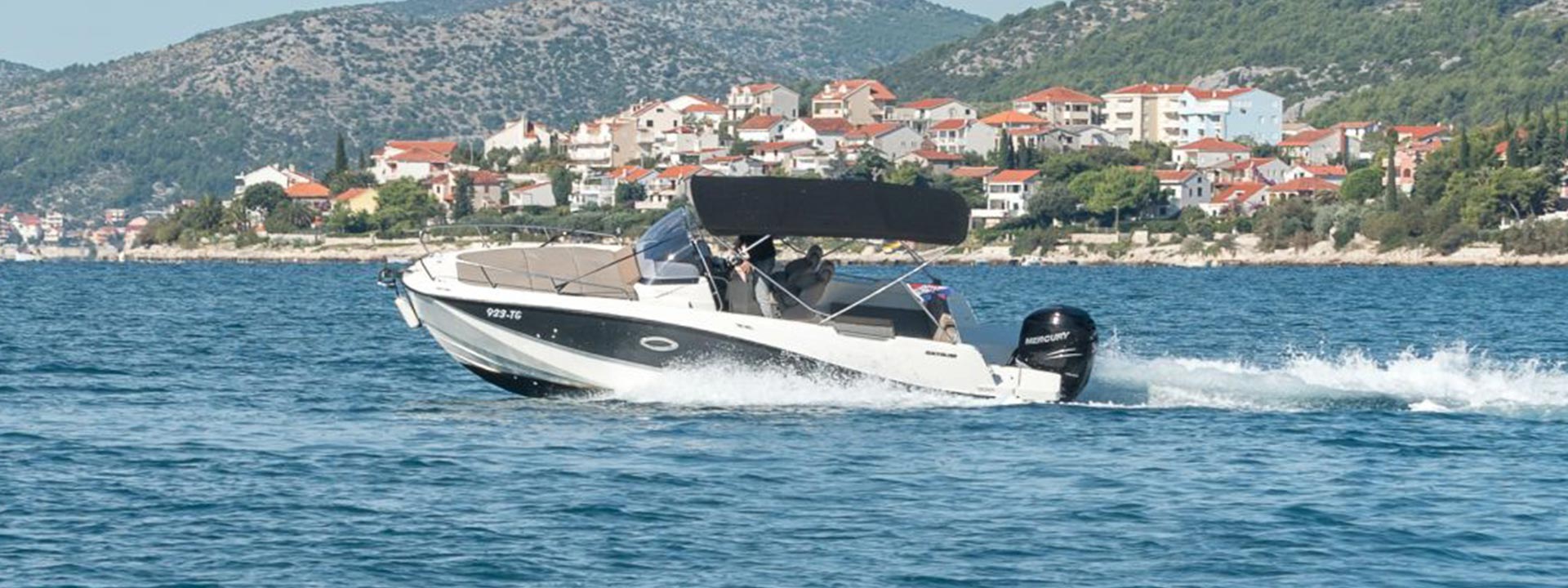 mayer-charter-boat-header-quicksilver-activ-755-sundeck-01