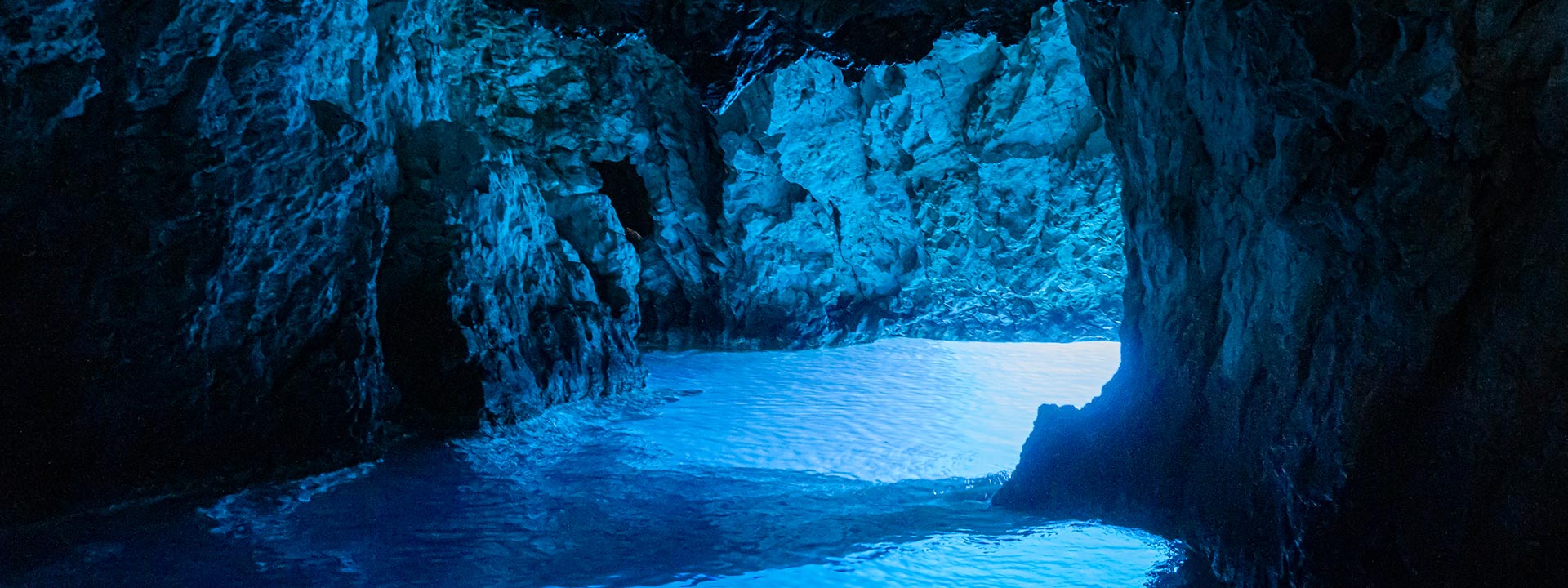 mayer-charter-tour-header-blue-cave